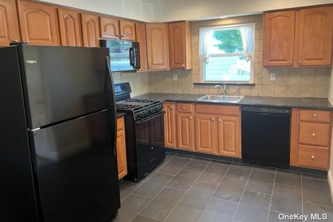 Kitchen with brand new charcoal porcelain tile - Large 3 Bedroom Apartment in Duplex Home with double driveway, laundry & beautiful yard