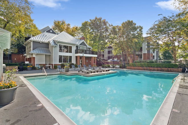 Pool and clubhouse - Arrive Buckhead