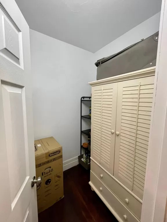 1109 Boylston St., #20 - NO BROKER'S FEE!! Renovated 2-bed split(3bedrooms with NO living room)