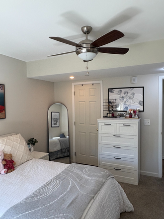 Bedroom - Spring sublease on the Hill (Girls only) Apartments