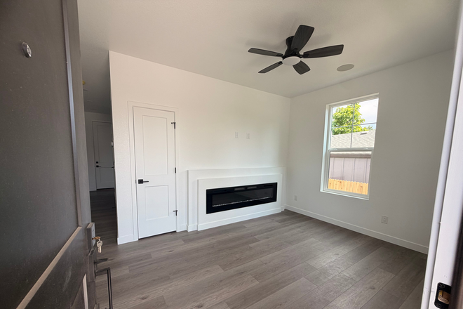 Entry room - Home Perfect for 7 Roommates