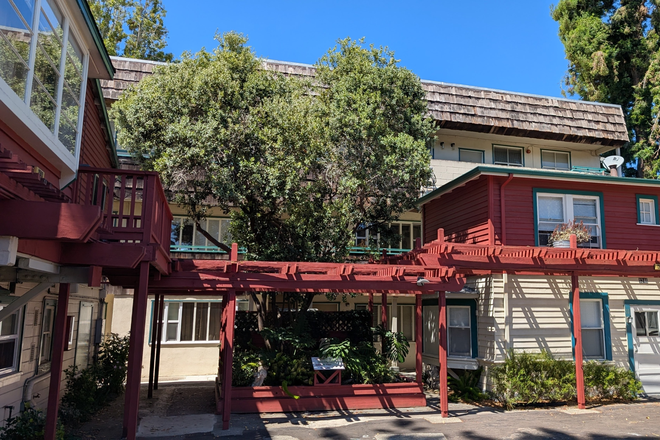 Front of apartment - 1BR/1BA apt in NW Berkeley 10 min from N Berkeley BART