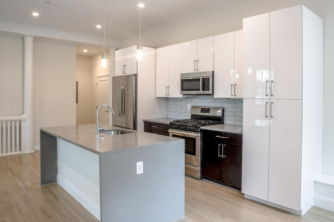 11 Newcomb St - No Fee - 3 Beds 1.5 Bath - Sept 1