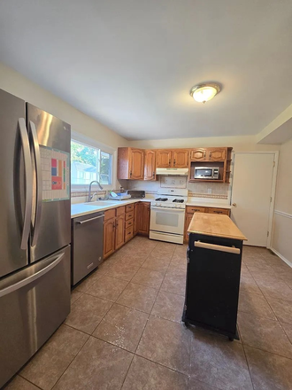 Kitchen - Room in shared home-Calvin Rd-Kendall Park