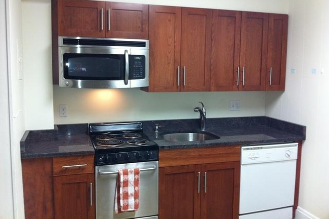 x - Fenway Brownstone 3 Bed | Modern Finishes | 9/1