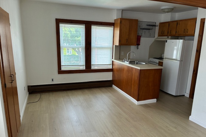 Living Space/Kitchen - 24 Perkins Ave Narragansett Apartments