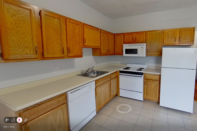 Hub Realty - Beautiful 2 bedroom with renovated kitchen and bath, free month rent Apartments