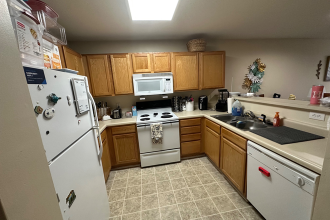 Kitchen - Mountaineer Village Apartments