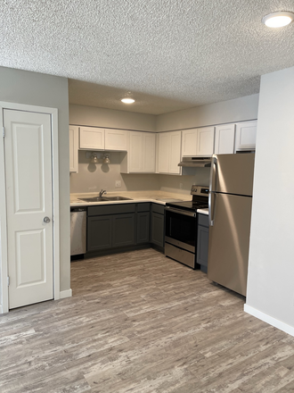 Renovated Three Bedroom - Renovated Three Bedrooms at Pentacrest Garden Apartments