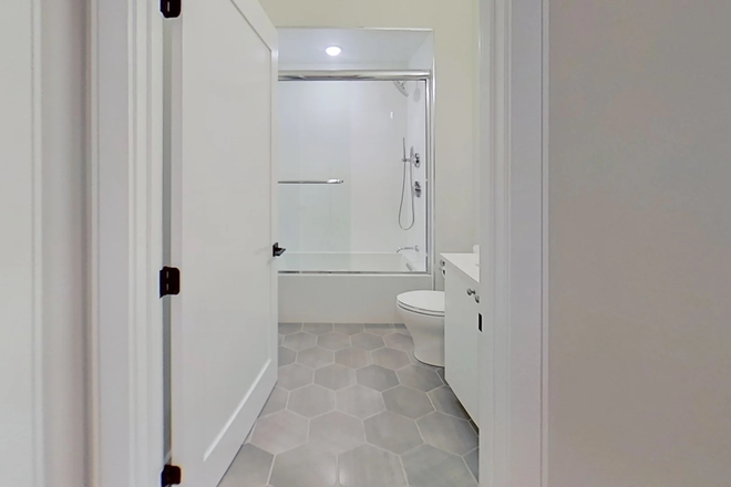 . - 2BR/1BA Brighton - W/D in Unit, Balcony, Elevator, Near Green Line Apartments