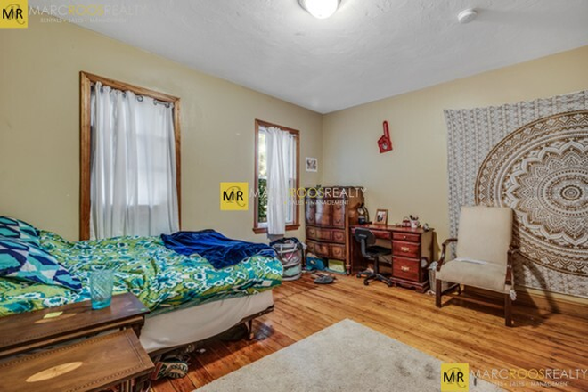 Bedroom - HUGE Single Family 6 Bed 4 Bath | Sewall St. Mission Hill | NO BROKER FEE | 09/01/2026 Townhome