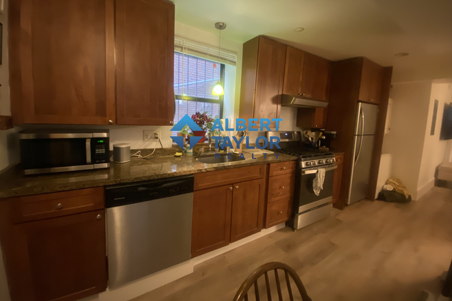 Kitchen - Super Close! LAUNDRY IN UNIT! 3Bed - Legit Steps to Campus! Profesionally Managed