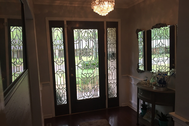 Entrance door - Close to UMMC on Quite Cul-de-sac street. House