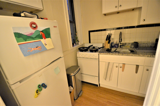 Kitchen - large renovates one bedroom across whole foods walk to campus