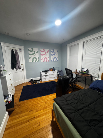 bedroom - Fully furnished room available for rent near Tufts University Apartments