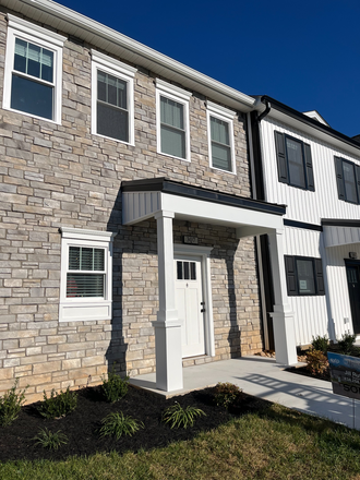Front of Townhome pt. 2 - Heritage Pointe Townhome