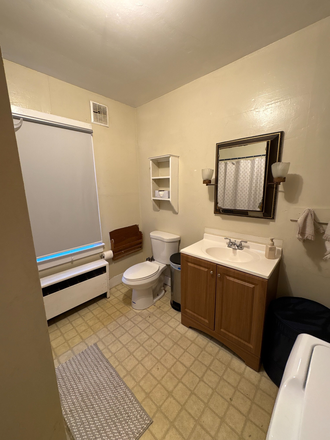 - 4 bedroom house, Hunting Lodge Road UCONN!