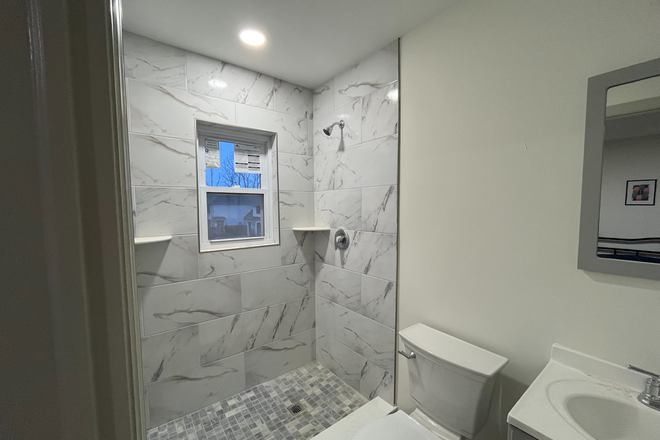 Full Bathroom 1 - Furnished rooms in shared home-John St-Princeton