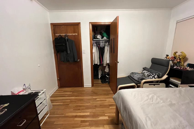 Bedroom - (shared housing)For rent: a bedroom on the first floor. 10–15 minute walk to Adelphi. House