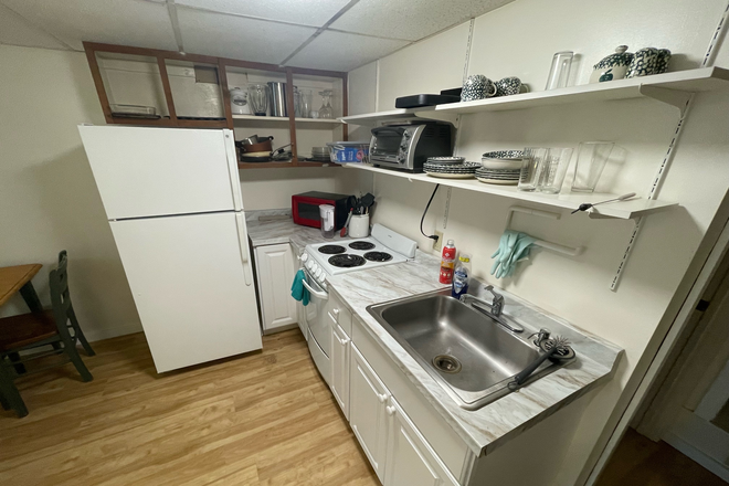 Unit #1 - Kitchen (kitchenware & counter appliances provided) - Studios ~350 SF w/ WiFi & utilities, 3 min. to VLGS [also 320 SF Studio for SPRING/SUMMER 2026] Apartments