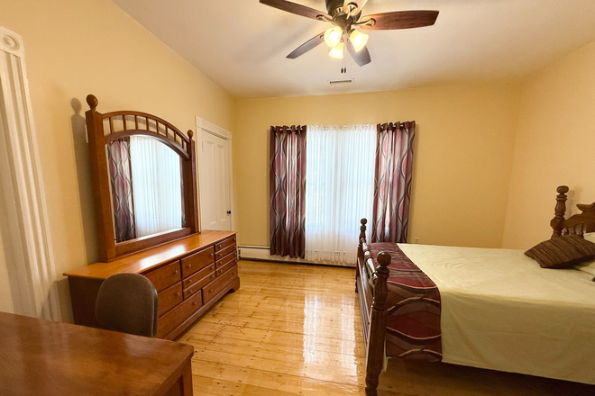 Large Master bedroom - AVAILABLE- Fully Furnished Large Room, Immaculate Peaceful FEMALE Shared Apt   Longwood Medical Area