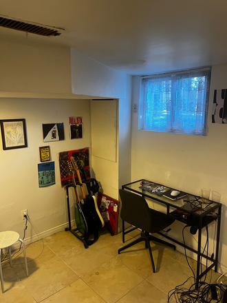 Bedroom - Furnished private Basement Bachelor in Victorian House. 5min walk to UofT