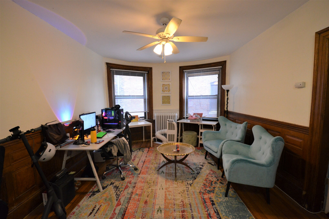 116 Hemenway St. - Lovely, SUNNY 2 Bed 1 Bath! Available for 9/01/2025 Move In!
