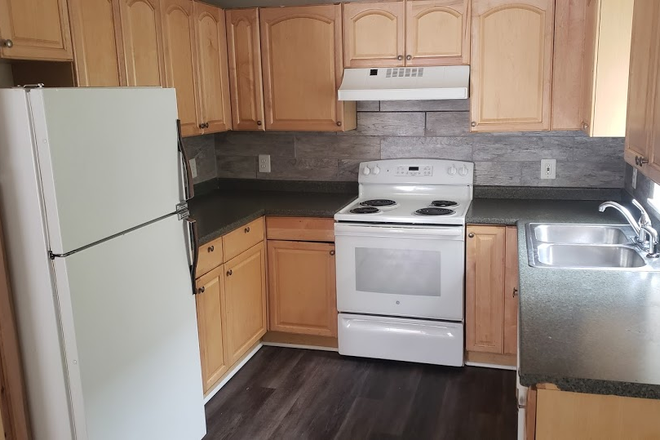 3 - August Preleasing: 2333 Spruce St #4 Duplex