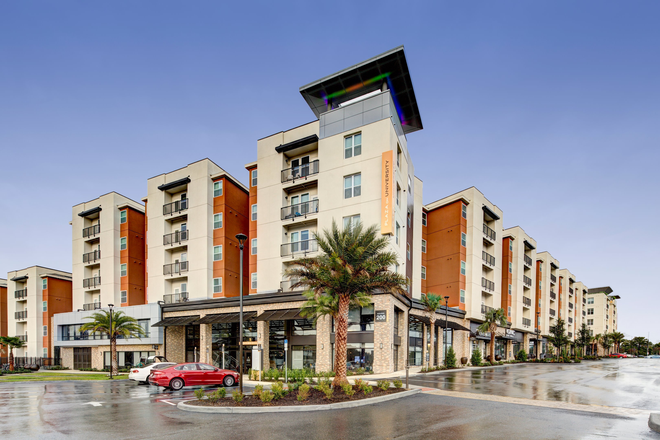 Plaza on University - Plaza on University Apartments