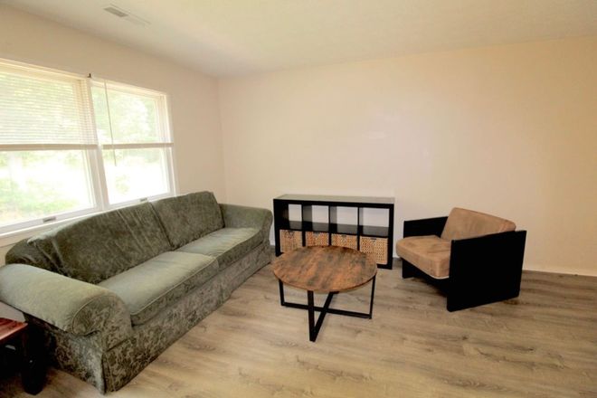 Living Room - Furnished 5 Bedroom Townhome on Mountain View Drive!