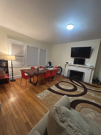 Common Room - 10 Min Walk to Campus Triplex