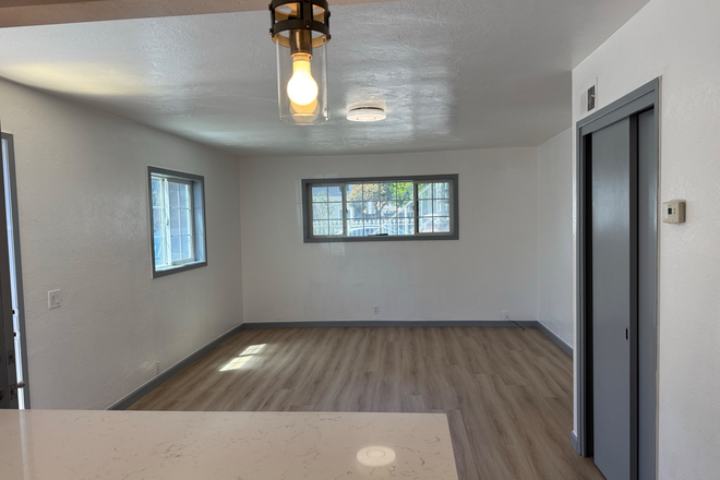 LIVING ROOM - PERFECT FOR UCB PROFESSOR/STUDENT