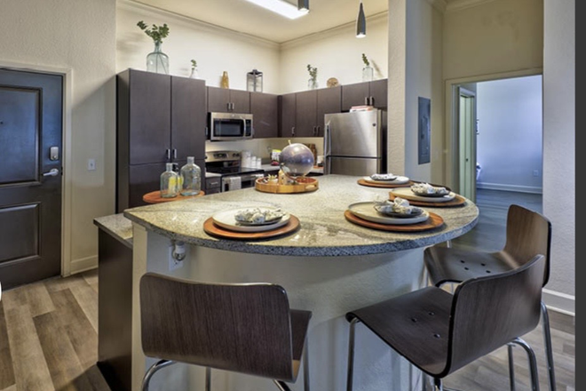 kitchen - Plaza on University Apartments