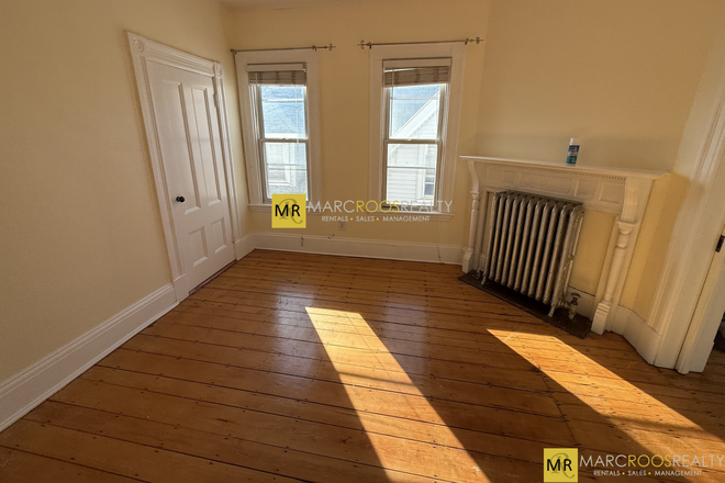 Call NOW for showings! 617-236-8600 - FALCON STREET - GORGEOUS 3 BED W/ LAUNDRY IN THE UNIT! *AVAIL NOW!* Apartments