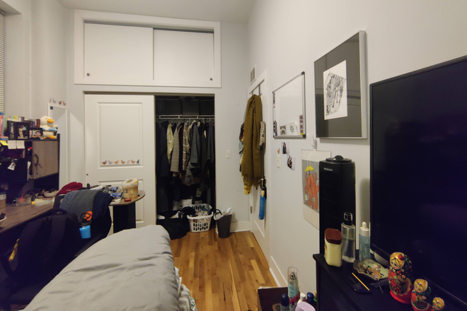 Bedroom has an overhead storage closet - Looking for a sublet starting April 2026 (4/1) in Pilsen apartment!