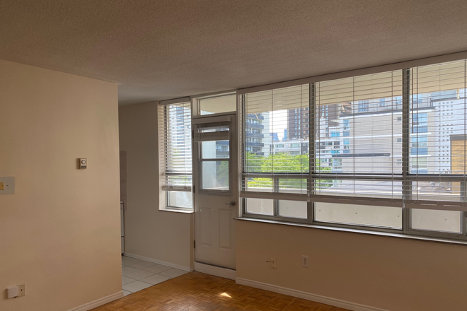 Bachelor - Spacious Bachelor Apartments