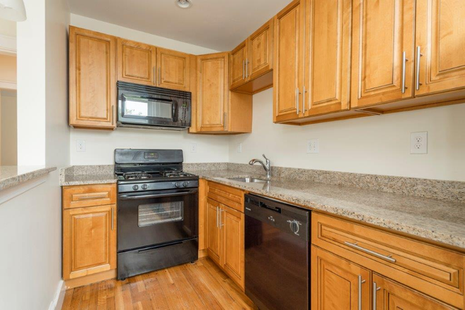 hubrealtyproperties.com - Gorgeous studio, with A/C, one month free rent, near Porter & Davis Square