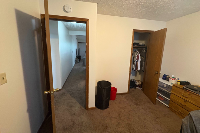 Bedroom and closet - 224 Sheetz St, Next to Campus