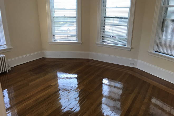 hardwood floors - Studio, Walk to Wayland Square, Brown University $1,500 - Avail. July 1st Apartments