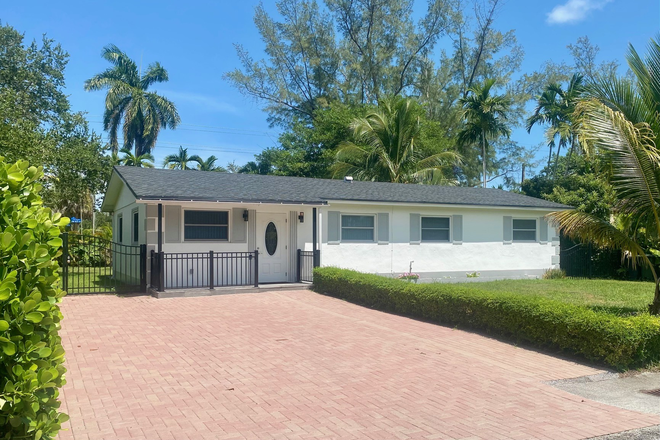 FRONT - Charming 3 Bed/2 Bath Single Family home in South Miami -Available 9/20-$4500/month