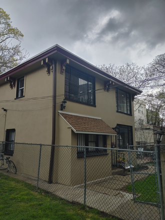 Building Exterior - 4035R Baltimore Avenue - 3 Bedroom Cottage with Patio  Very close to Campus and Transportation Townhome