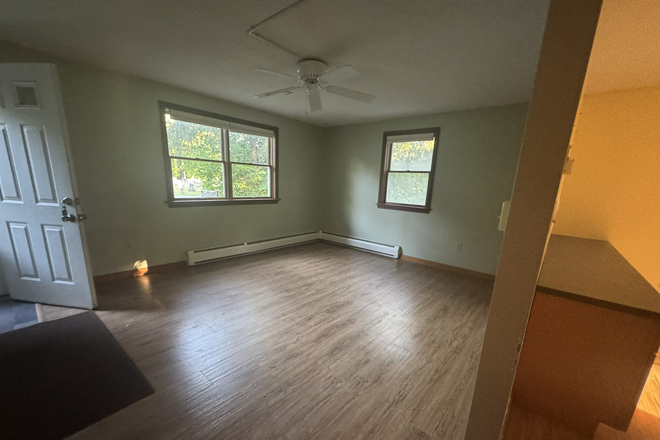 living room - Spacious 3 Bedroom Apartment for Rent