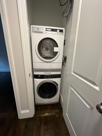 Washer/ dryer - 28 Clearway St Apartments