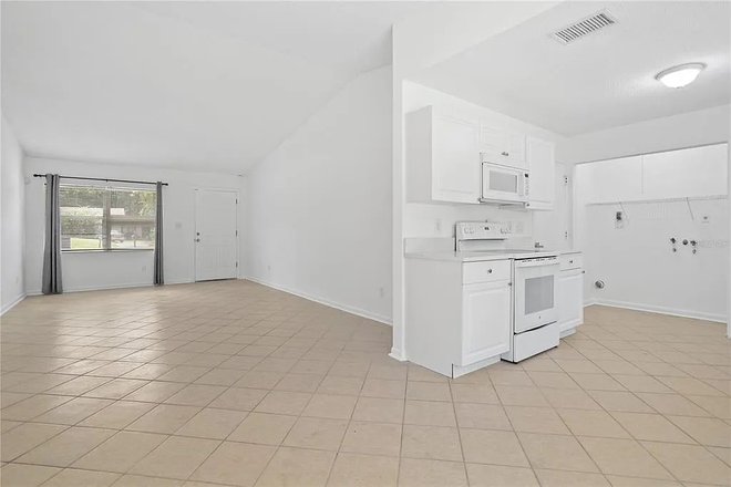 Kitchen/ Common area - New 2-Bedroom Duplex Near UCF – 4 Rooms Available! Duplex