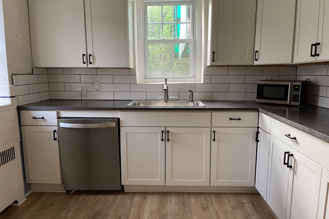 Kitchen - One Room to Rent - Large Shared House Right Next to Campus!