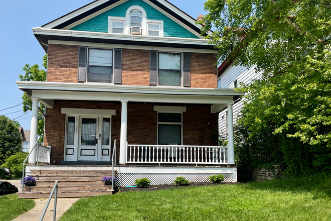 532 Riddle Rd. (Upper Riddle Rd) UC shuttle stops in Front of House - August 1st Furnished BR, Internet Included, Walk to UC