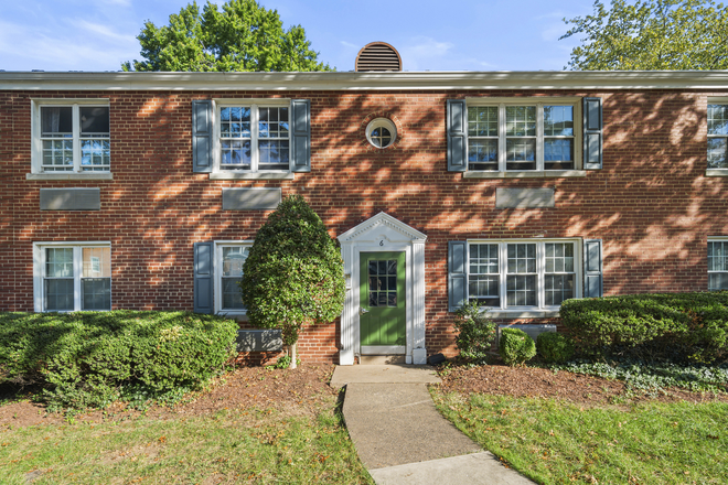 Outside unit - Two Bed, 1 Bath, Pet Friendly Furnished Apartment