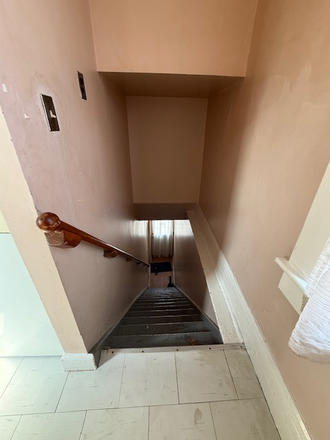 Stairs to the Flat - 3-Bedroom Upper Flat, 3 furnished, 15 minutes walk to U of T