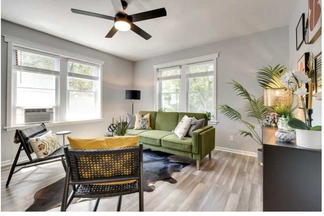 Living room - Beautiful Lincoln Park condo - 9 mo. Lease