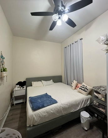 Bedroom - 827 S Laflin St Apartments